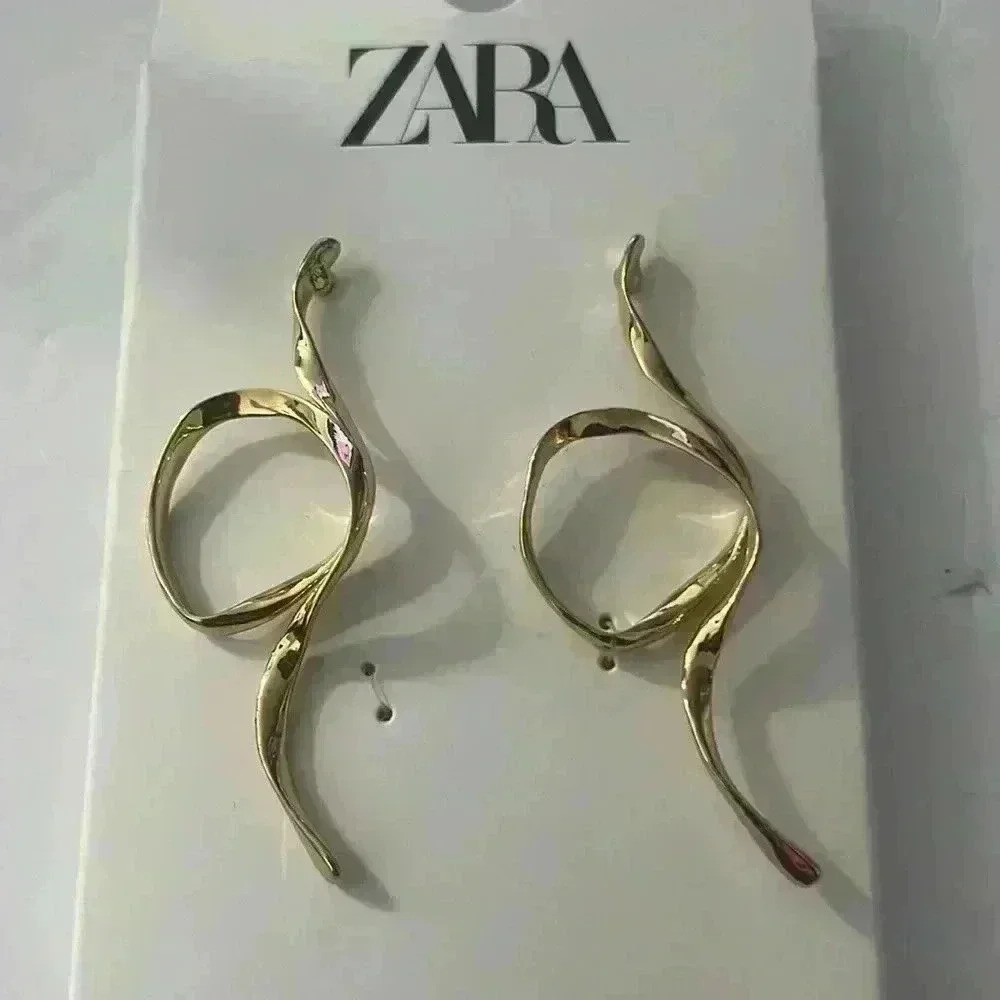 🔥🔥zara Asymmetric Gold earrings - Picture 4 of 4
